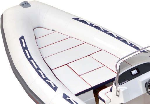 High-performance boat with a wide and spacious synthetic Teka