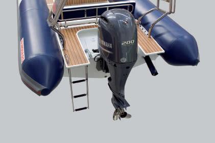 Equipped with a large console, removable sundeck, locker with