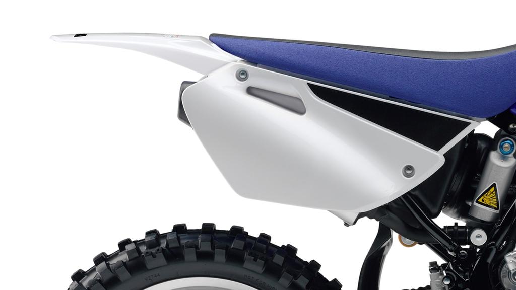Lightweight and slimline racing-blue bodywork The YZ85/LW's beautifully-styled bodywork is a scaled-down version of the design used on our large-capacity YZ models.