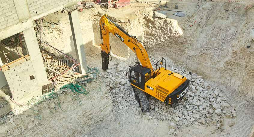 5 6 JCB s Safety Level Lock fully isolates hydraulic functions to avoid unintended movements.