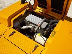2-litre JCB DIESELMAX engine fitted to the JS305 produces its peak power (221hp) and torque (960Nm) at a
