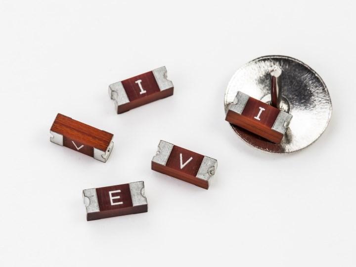 Revision of March 207 AirMatrix Surface Mount Fuses AF Series, 24 Size Features: Fast acting at 200% overload current level Excellent inrush current withstanding capability Fiberglass enforced epoxy