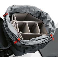 of the small tankbag has a capacity of 8 litres. The water-repellent exterior pocket safely holds a 0.5-litre PET bottle. The map pocket is also water repellent.