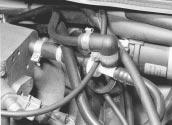 4B 1 Fuel and exhaust systems - K-Jetronic fuel injection - 8 valve engines.5 Vacuum hose-to-cylinder connector 10 Disconnect the cam cover-to-inlet manifold breather hose.
