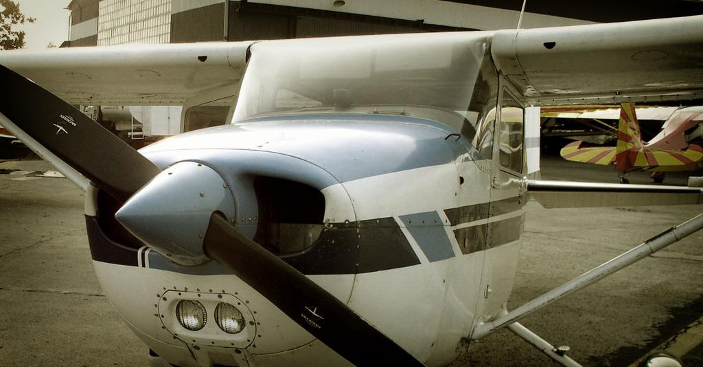 Cessna 172N Skyhawk II is a trademark of Textron Innovations Inc.