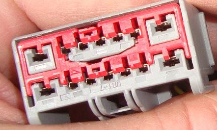 Plug the 4-pin connector into the BOM560-BC module. 2.