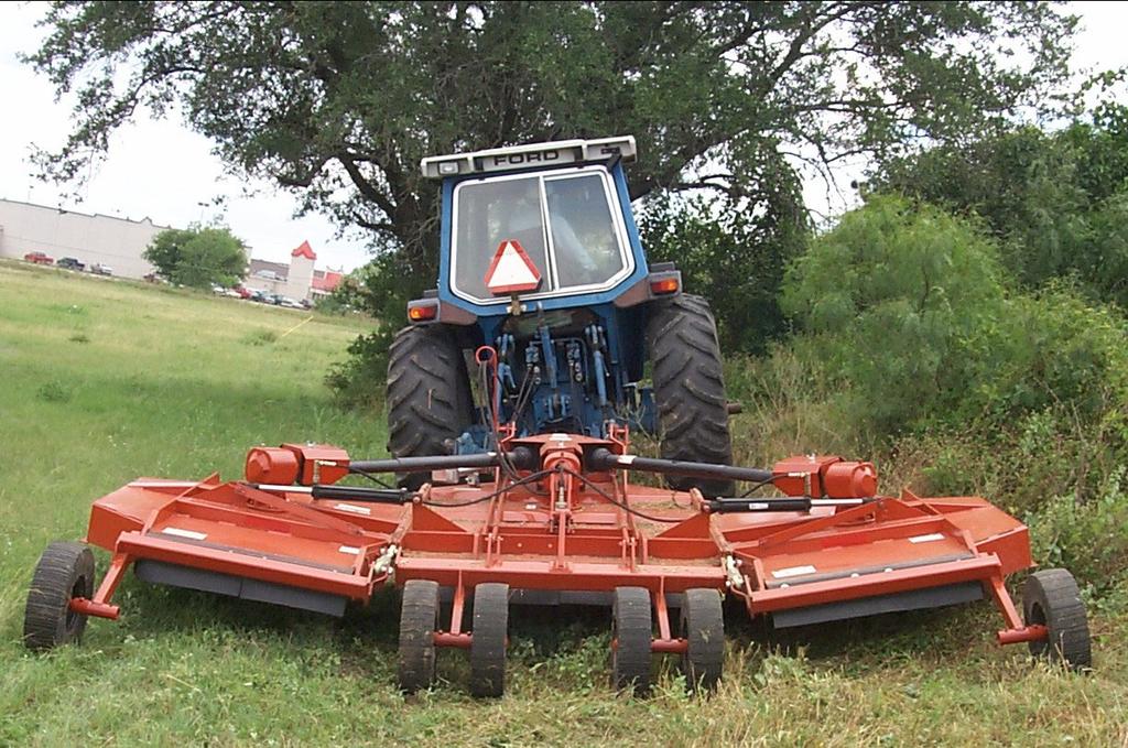 If the mower is operated in conditions that require frequent sharp turning, the mower should be equipped with a Constant Velocity driveline.