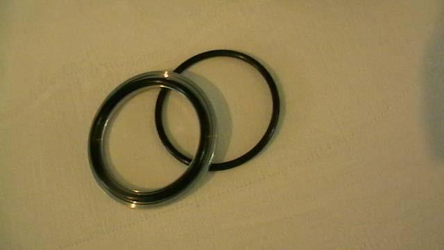 The Solid Gasket Spacer Ring (TE75P573) should be retained for re-assembly but the two O-rings (TE75P511) should