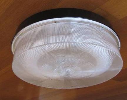 STREET LIGHT FITTINGS (AVAILABLE IN SIZES FROM 40-300WATT) Toughened glass lamp mask, with high light