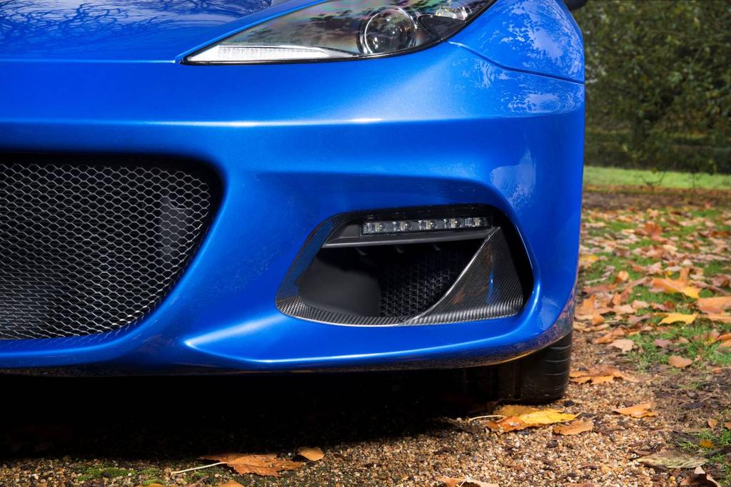 Cumulatively this all works to boost downforce to 96 kg at 190 mph, a sizable jump of 50% over the outgoing Evora Sport 410, and a massive three-times that of the Evora 400 with an improved drag