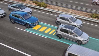 ¹) SO 07 In the event of an imminent collision, the Front Assist area monitoring system with City Emergency Braking and Pedestrian Monitoring can assist in reducing the severity of the collision or,