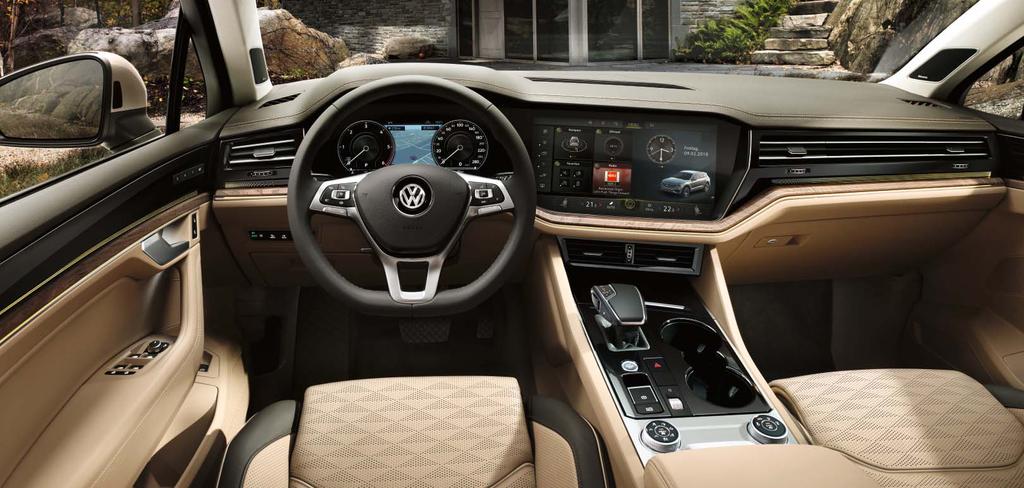 Visionary: the Innovision Cockpit. Ahead of its time. That s how it feels when you press the start button in the new Touareg, waking up the new optional Innovision Cockpit.