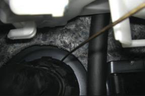 Picture 33 39. Insert fingers into the opening of the tilt leveler of the lower steering column cover to disengage the claw (picture 34) 41.