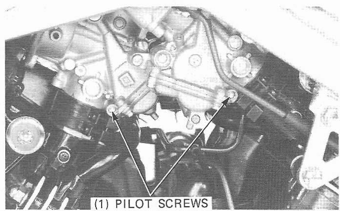 Make sure that there is no drag when opening and closing the throttle. Make sure that choke valve operation is smooth by moving the choke linkage.