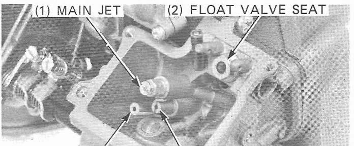 'a, cn,ri- Inspect the float valve seat and filter for grooves, nicks or (2) VALVE SEAT deposits.