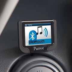 17 17 Bluetooth 2 system, Parrot MKi9200 additional options: Compatible with SD and SD-HC card. Sound equaliser with digital class-d 20W amplifier. TFT-Display (72 x 57 x 12 mm).