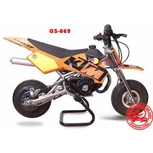Model: GS-069 Engine: 49cc, 2strokes, air cooling Brake: F/R disc brake China driving 1) Item NO. GS-069 2) Displacement: 49cc 3) Tire:10 inches (tubeless) 4) G.W.