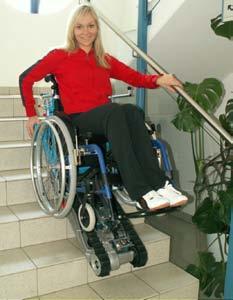 This mobile wheelchair stairlift can turn on intermediate landings having a minimum width of