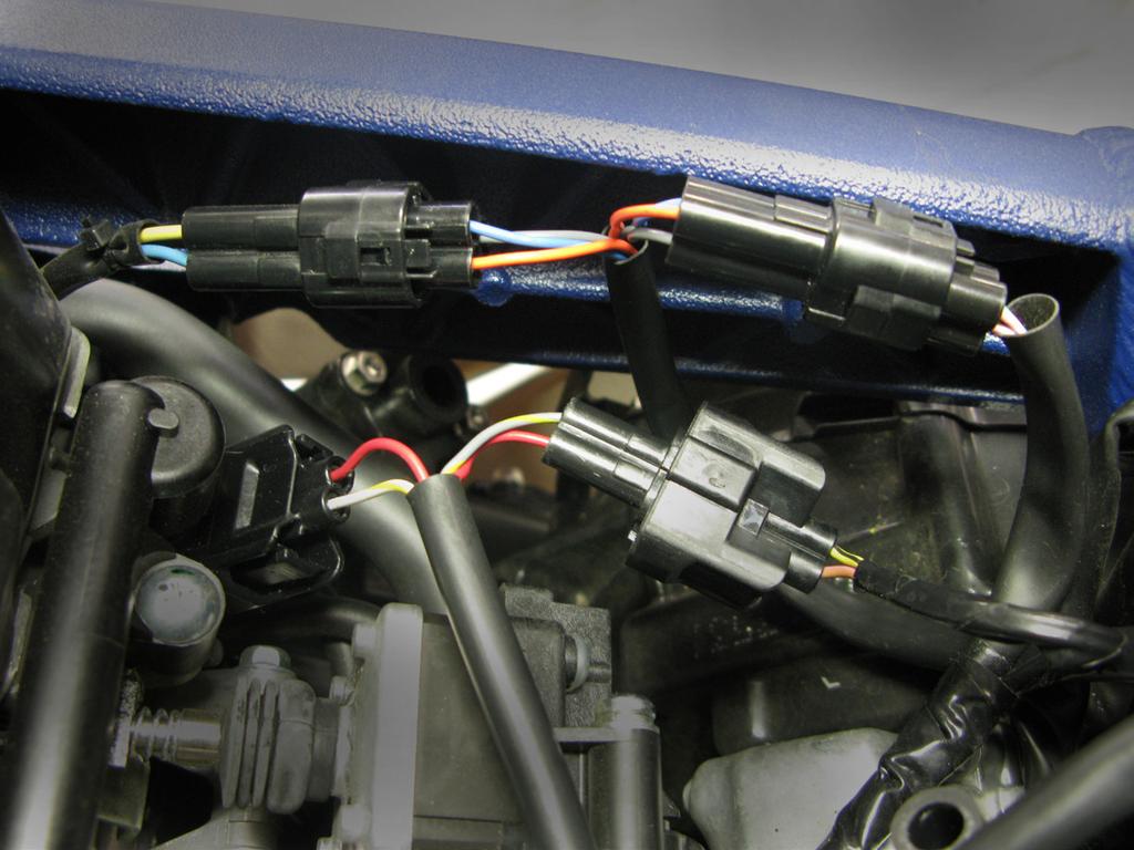 5>CONNECT (CONT.) 5.2 1. Locate the factory Throttle Position Sensor (TPS) connectors found on the right side of the throttle bodies.