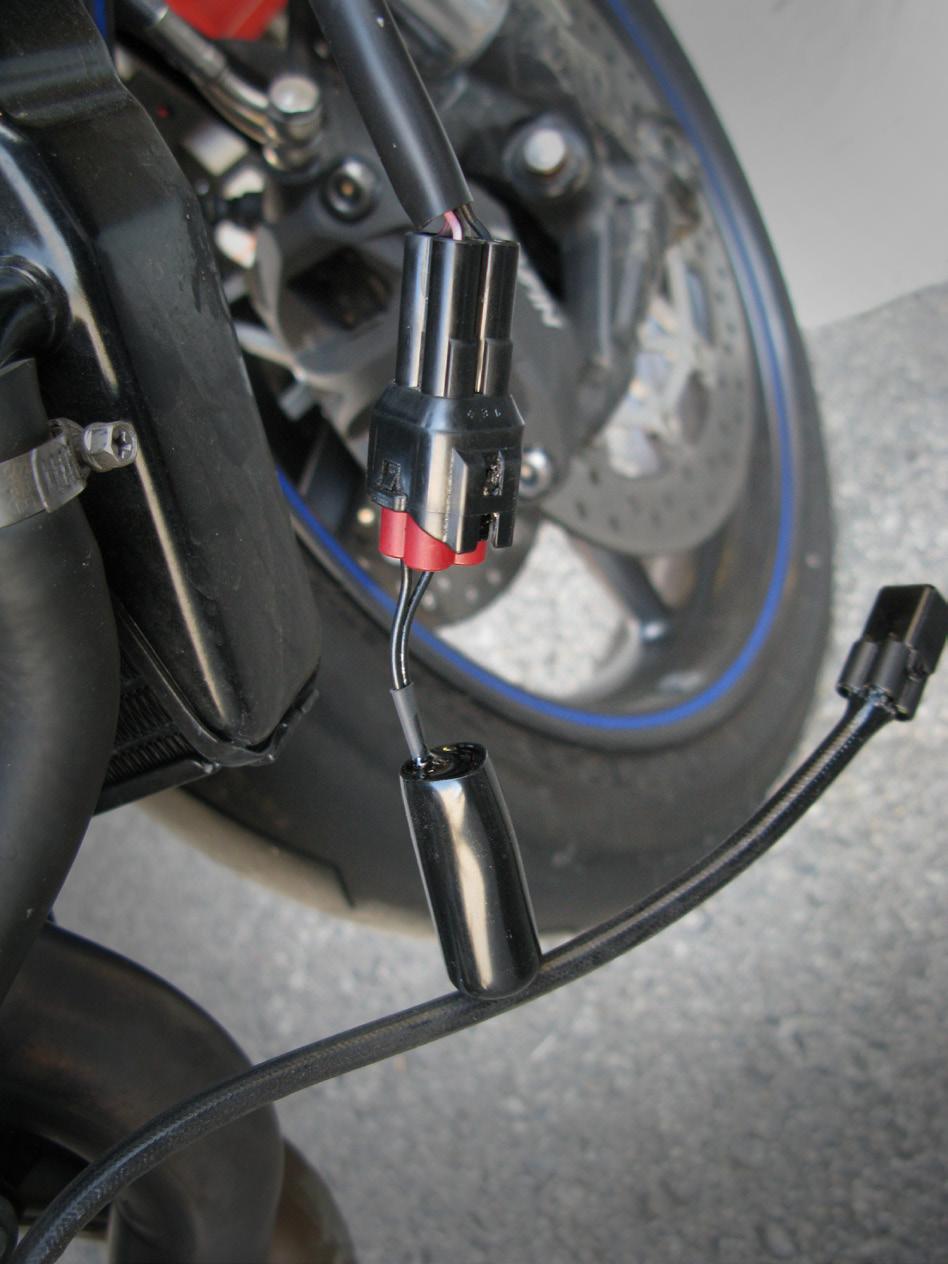 7>O2 SENSOR 1. Locate the factory O2 sensor connector on the right side of the bike, behind the radiator. 2. Disconnect the sensor connector from the factory harness, as it will no longer be used. 3.