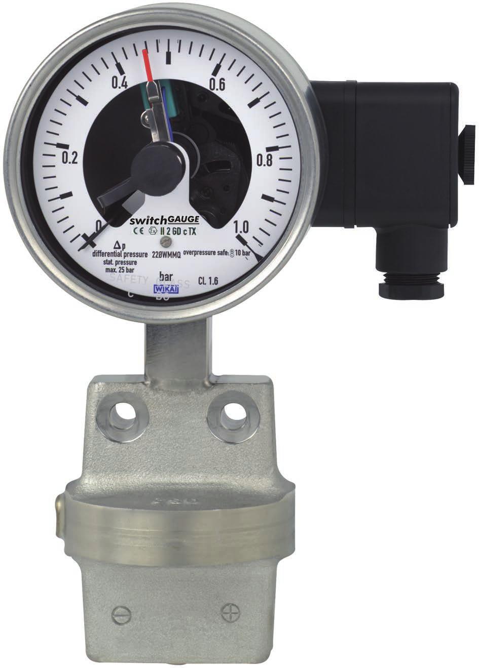 Pressure Differential pressure gauge with switch contacts For the process industry, all-metal media chamber Models DPGS43.100, DPGS43.