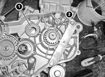 - Extract the driven bell housing. - Pay attention to the centre bush and set of washers.