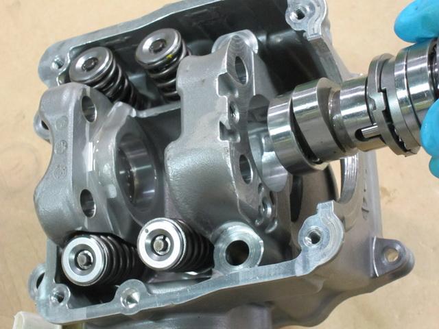 3. Engine > Camshaft XCITING 400i Insert the camshaft into the