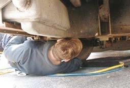Never crawl beneath a vehicle fitted with air suspension unless it is properly supported. Don t tamper with the ride height for the purpose of recovery or repair.