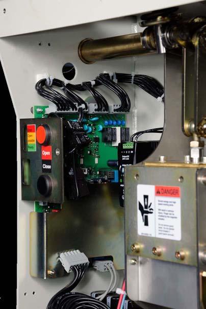 Detail of electronic controller and pull to plug to discharge capacitors Automatic monitoring The electronic controller includes monitoring and self-test functions, among which are these: Failure to