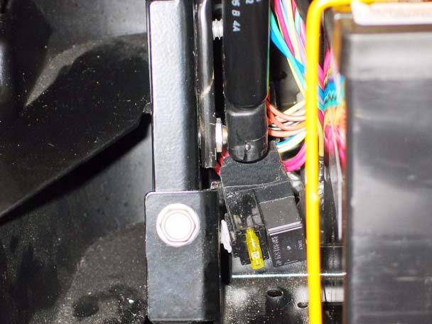 NOTE: On units with an auxiliary power point a second red wire with white trace will supply a 5 amp service to the power point. CAUTION: DO NOT PUT A CIGERETTE LIGHTER IN THIS POWER POINT.