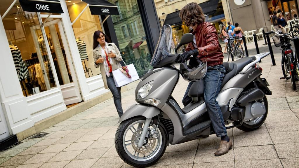 A dynamic approach to urban commuting Forget everything you know about scooters: the high-wheel X-City 250 will change your mind.