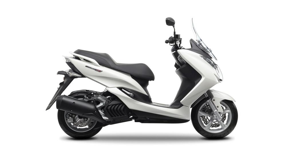 Driven by a punchy 125cc liquid-cooled engine and equipped with a comfortable and manoeuvrable chassis, this is a well-balanced scooter that stands out from the crowd