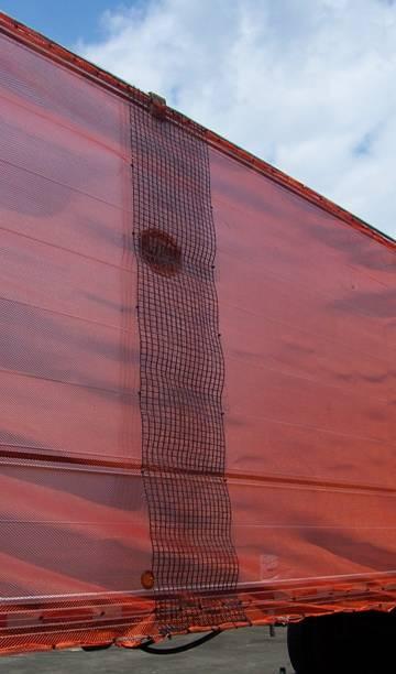 TIP: IF THERE IS A SMALL GAP BETWEEN THE REAR LID, AND THE TRAILER REAR DOOR, DO NOT CUT THE EXCESS TARP MATERIAL.