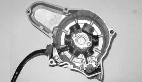 8. ALTERNATOR/STATER CLUTCH/ Install the chain, drive sprocket and driven sprocket as an assembly.