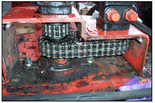 Chapter 6 Maintenance Instructions Table 6-18 Material Pump Replacement (continued) Step Action 29 Slide the agitator hydraulic motor away from the material pump hydraulic motor to tighten the