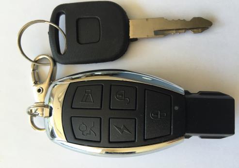 Key Fob Press once to deactivate alarm Panic Button Press once to activate alarm Press twice remote start Clock Adjustment Press the reset button and this function will change from hours to minutes.