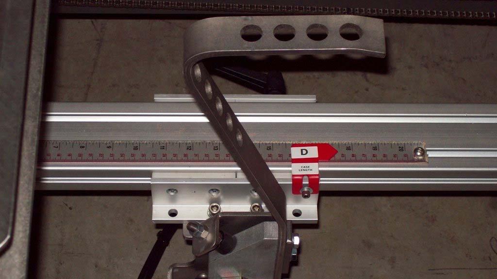 Step D TRAILING MINOR FLAP FOLDER 2EZHM DESCRIPTION Figure 19 - Trailing Minor Flap Folder Adjustment To set you must loosen the Locking Ratcheting Handle and slide the assembly until the