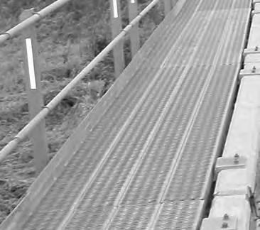 High load capacity, long life Bridged struts with integral side channels form a plank that can support loads with minimum transverse and longitudinal deflection.