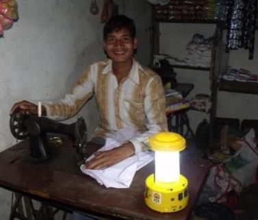Stories from the Field Mahi Pal, 20, has a shop and works as a tailor in Buttla Doulat village. I m glad that we have a solar charging station in my village. I need good light to do my work.