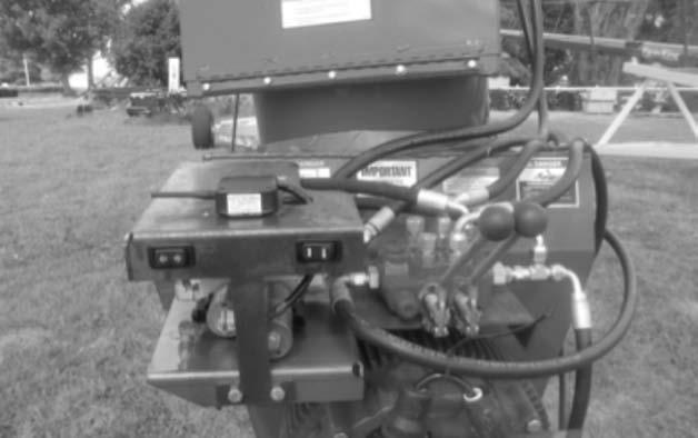 If the hopper does not move with the hopper control valve activated, reverse the flow from the tractor by switching the hoses at the tractor outlet or reversing the position of the tractor