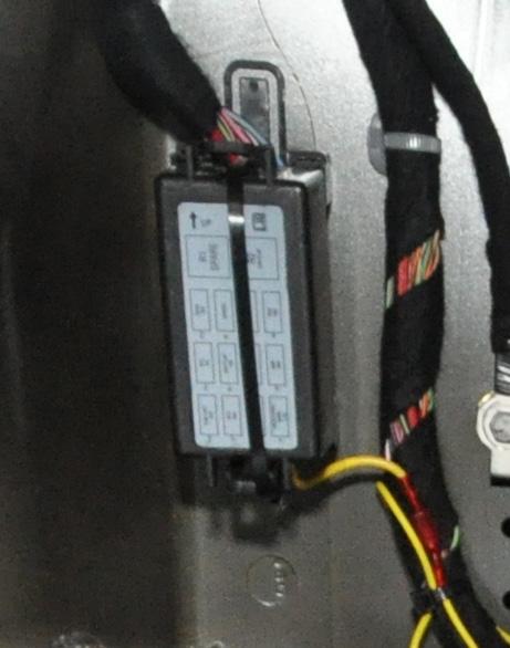 7 Connect the Manual Switch Control Wires if Applicable, otherwise skip to next step. If you intend to use the Manual Switch option, you must provide your own manual On/Off switches.