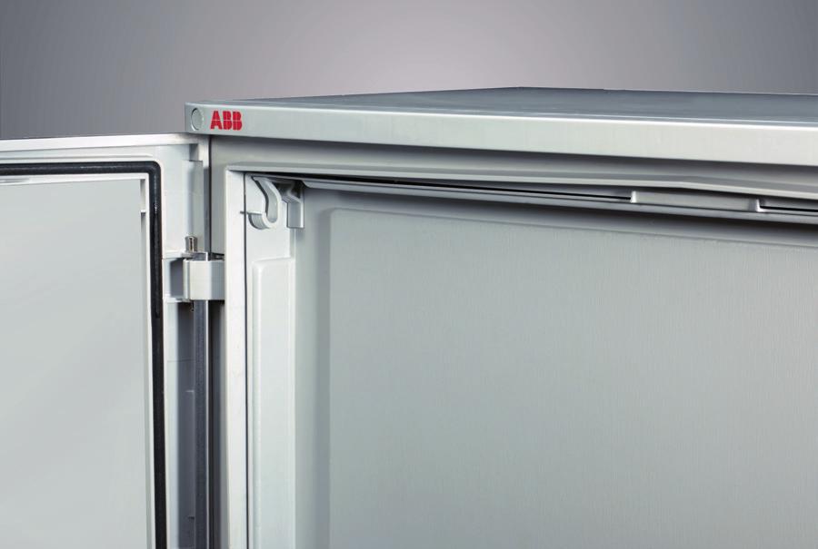 An optional the inner door, with reversible opening and made of insulating material, can be mounted without the use of