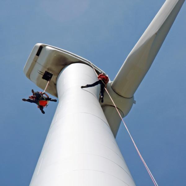 Services Maximum Turbine Availability with Responsive Support Moog Global Support is our promise to help wind farm maintenance professionals worldwide to maximize availability, ensure pitch system