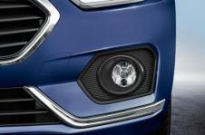 Front fog lamps improve the visibility in dense fog.