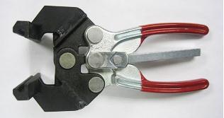 The pack contains: Isolating contact (cluster) pliers for removal of the main isolating contacts. Grounding bar with spring-pressured ground contact.
