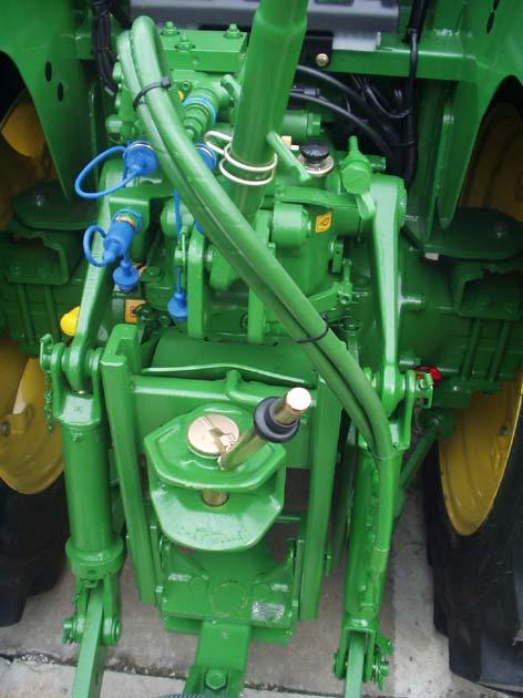 Issue 09-2005 (RI, RII) ATTACHMENTS - FACTORY AND FIELD INSTALLED 5015 Series F&V Tractor-2 1.3 HYDRAULIC ADJUSTABLE LIFT ROD A hydraulically adjustable lift rod is available for all F&V tractors.