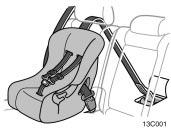 Using a top strap Symbol 13C001 Anchor brackets 2. To remove the booster seat, press the buckle release button and allow the belt to retract.