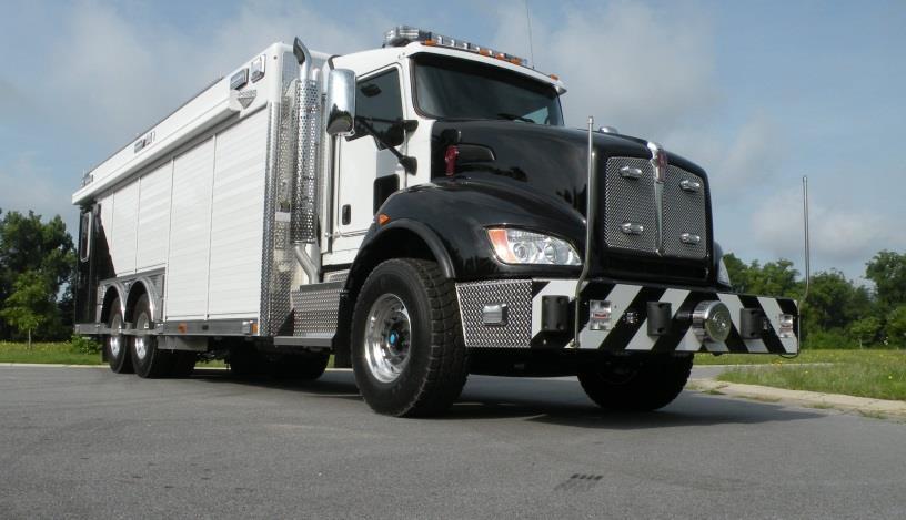 FRC Spectra LED flood lights are mounted on the upper body: (3) each side; (2) rear. The Kenworth T440 extended cab/chassis features a 16,000# front axle with 385/65R22.5 tires.