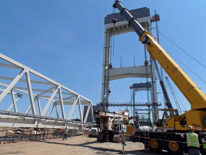 Launching of the Truss ~ not quite as planned Lift spans (Truss system) consisted of two 225-ft sections fabricated on the Chelsea side and connected to comprise a single 450-ft 1,200 ton lift span.