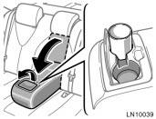 CAUTION Rear cup holder Automatic transmission models (type B) Do not place anything else other than cups or drink cans in the cup holder, as such items may be thrown about in the compartment and